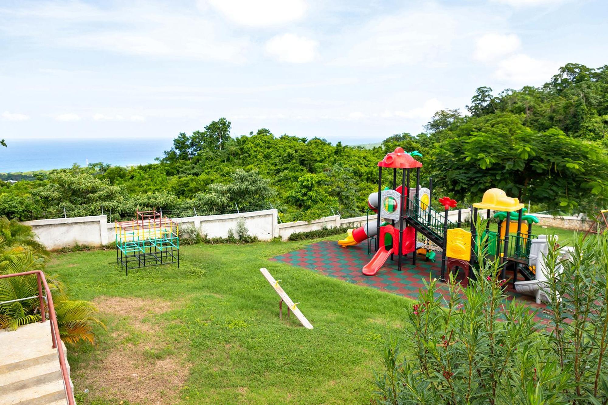 Ms. T'S Paradise @ Pyramid Point โอโชรีโอส ภายนอก รูปภาพ